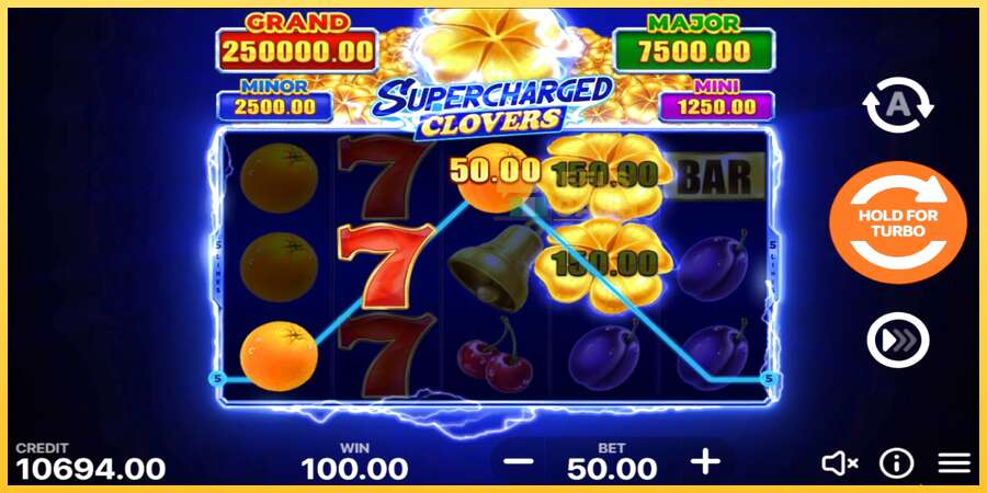 Supercharged Clovers: Hold and Win акча үчүн оюн машинасы, сүрөт 4